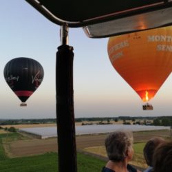 3 montgolfières au décollage à saumur
