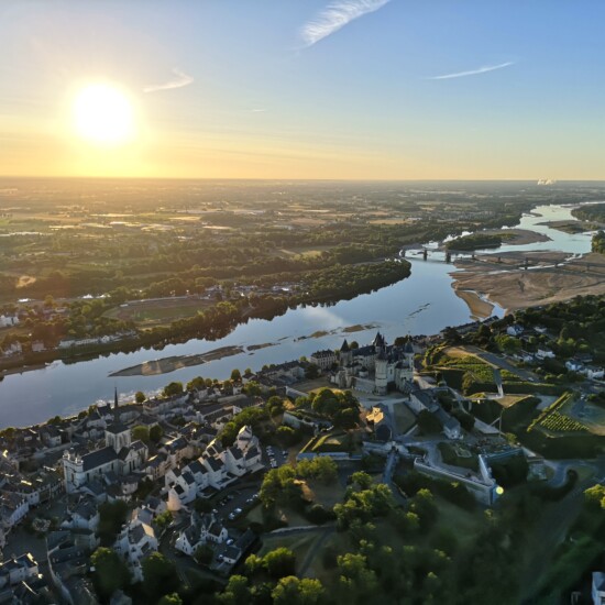Survol de Saumur et de la Loire.