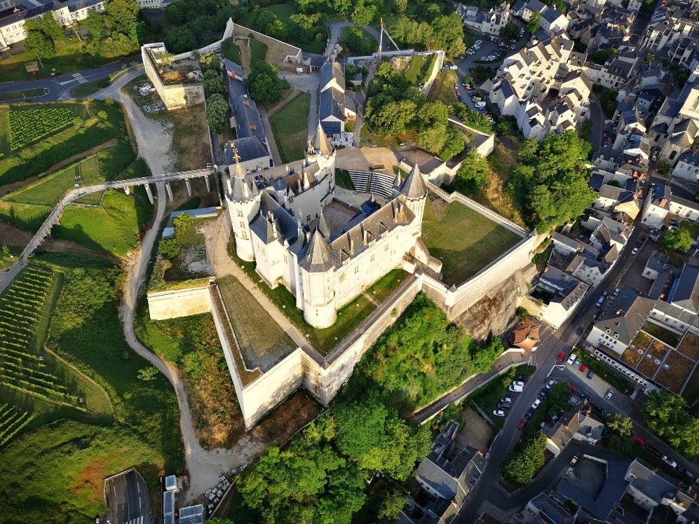 Passage au dessus du chateau de Saumur.