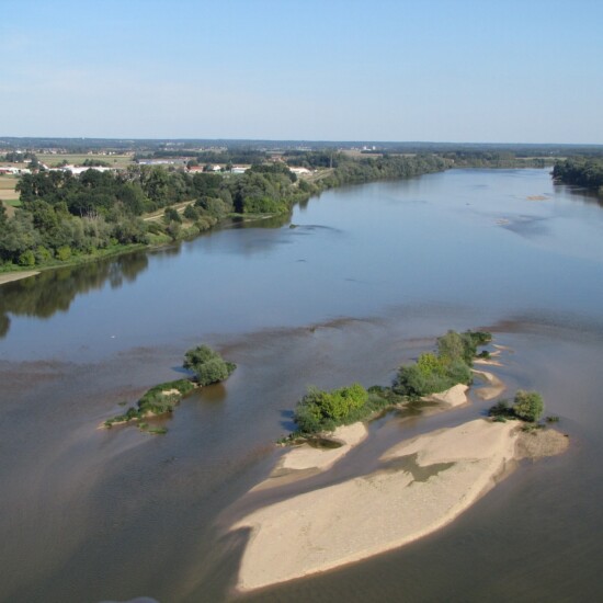 La Loire et le Val de Loire depuis la nacelle d'une montgolfière.