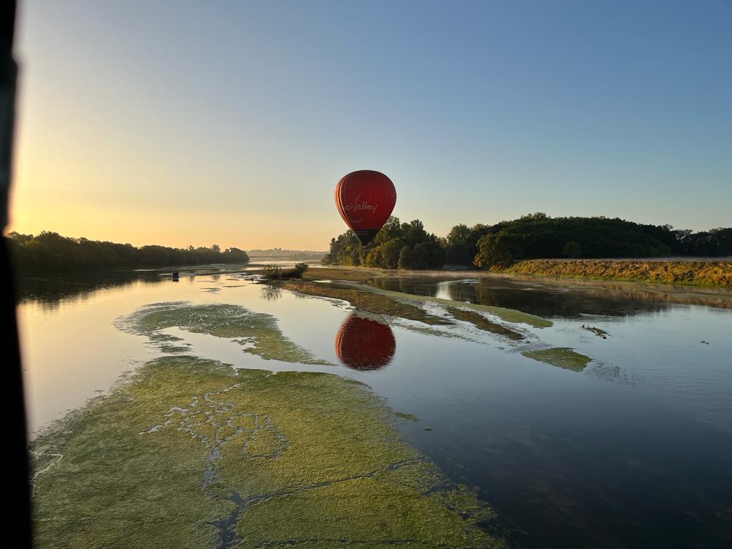 paysage saumur soir mongolfiere
