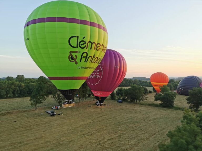 envol de montgolfières publicitaires