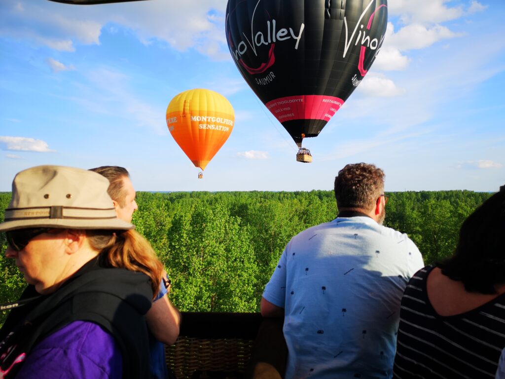 envol de montgolfière sensation sur niort marais poitevin la vensie verte vu d'une nacelle
