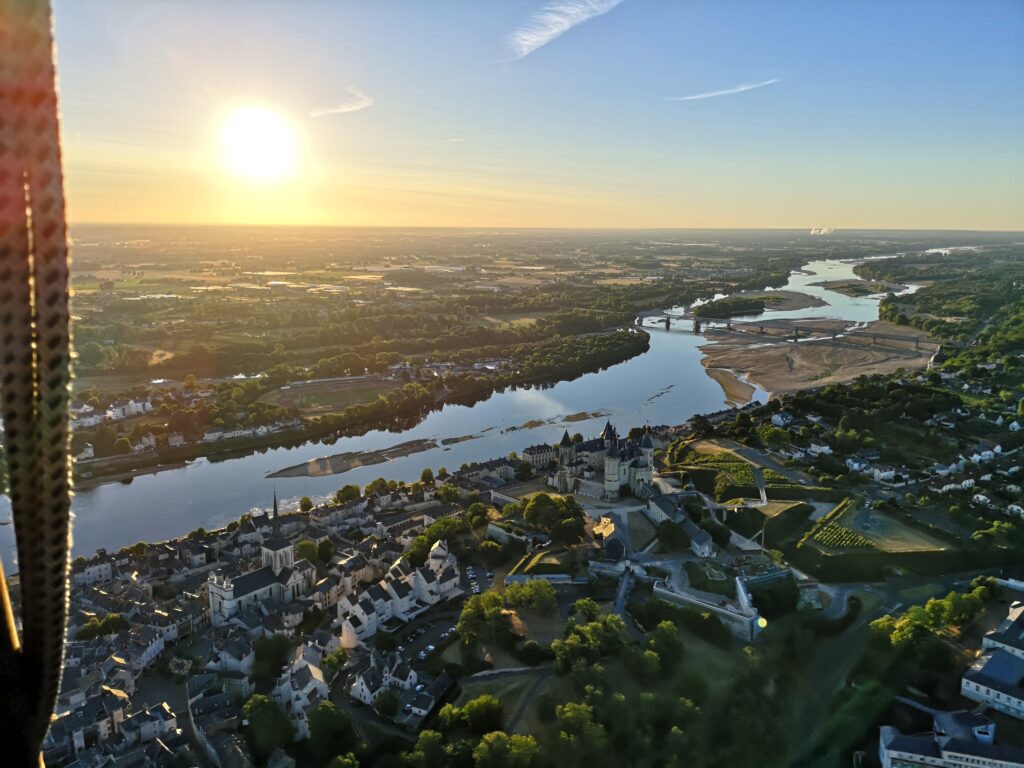Survol de Saumur et de la Loire.