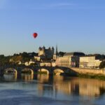 Montgolfière au-dessus du château de Saumur Montgolfière au-dessus du château de Saumur
