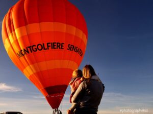 Mere et son enfant montgolfiere sensation.