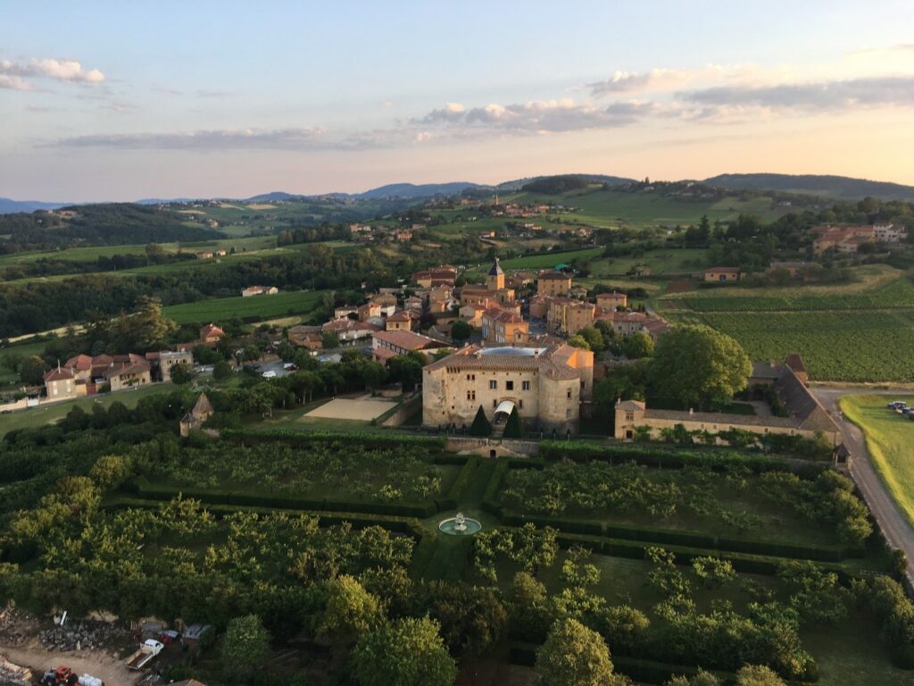 Château de Bourgogne vu du ciel