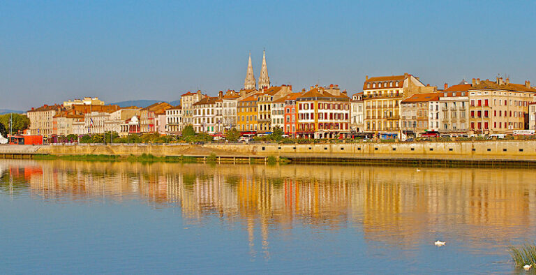 Mâcon et ses bords de Saône