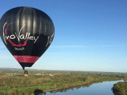 plus gros ballon publicitaire de France avec vinovalley saumur comme