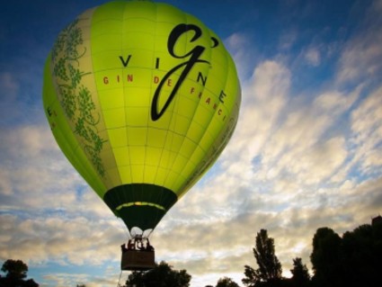 envol du ballon publicitaire g'vine de cognac avec du gin de france