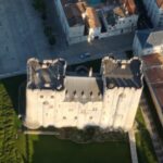 Niort passage en montgolfiere verticale donjon. Niort passage en montgolfiere verticale donjon.