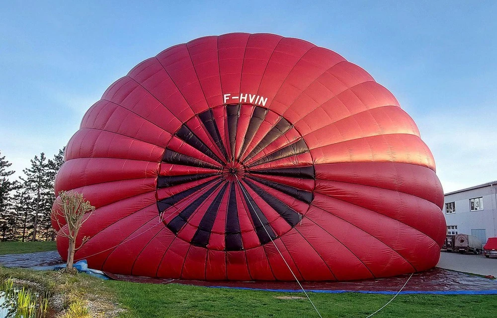 Gonflage du nouveau ballon VinoValley.