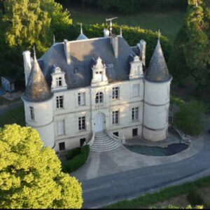 Richelieu chateau prive proche de tours et paris.