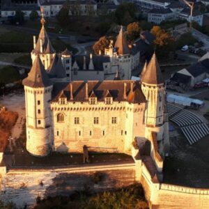 Saumur leve du soleil belles couleurs sur la pierre.