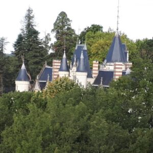 Vienne et chateau en nouvelle aquitaine activite loisir aerien.