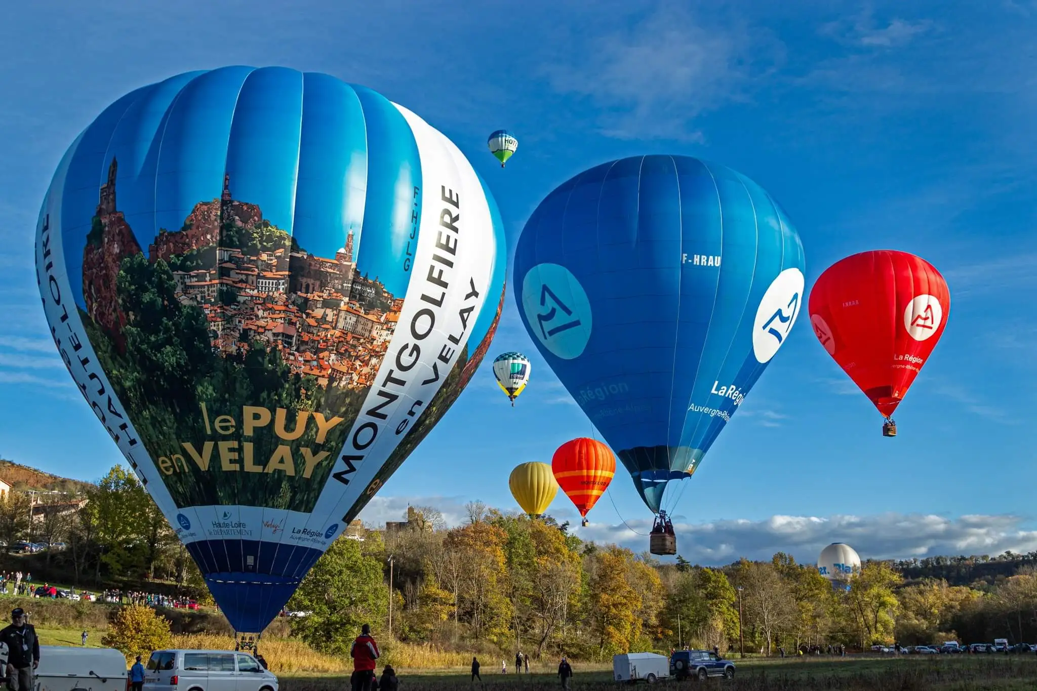 montgolfière au décollage puy en velay