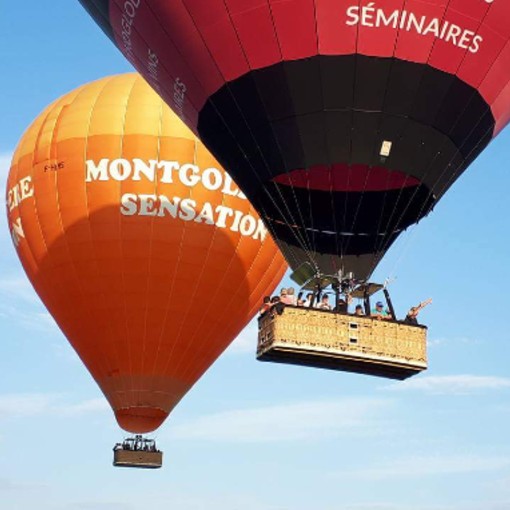 2 ballons cote à coté
