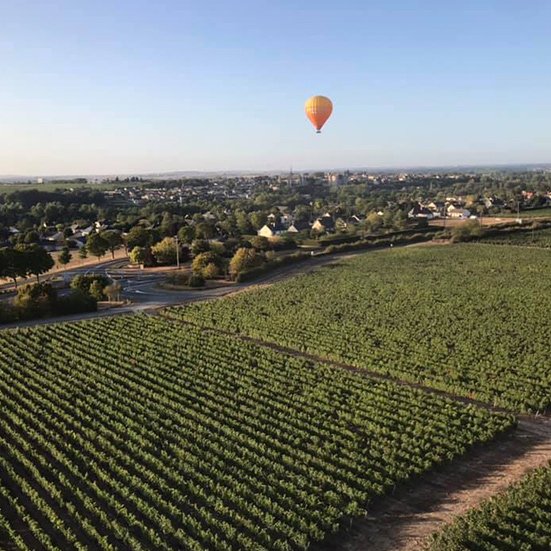Montgolfière et paysage rural vu du ciel