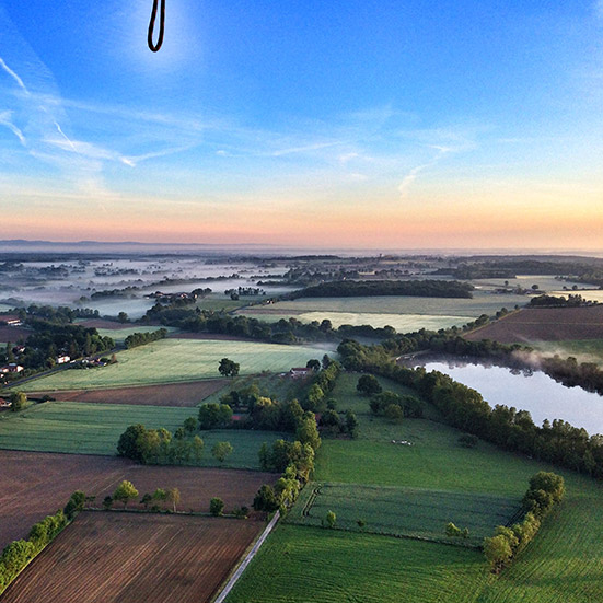 Paysage du Beaujolais en montgolfière