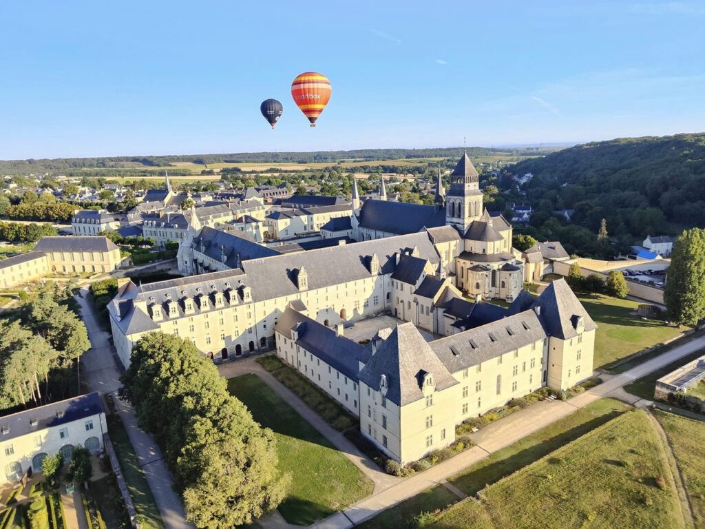 Abbaye de Fontevraud avec ballons