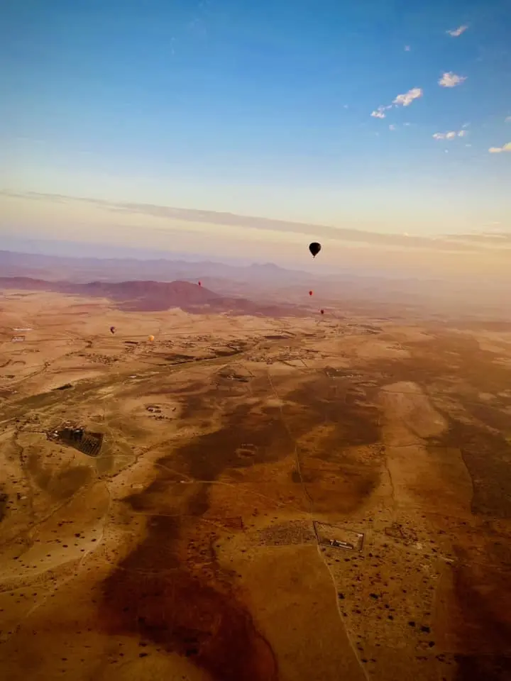 Montgolfière en plein vol au Maroc.
