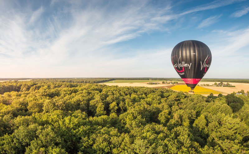 Vol dans la campagne forêt Haut Poitou avec le ballon Vino Valley