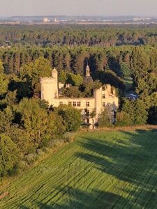 Vue du château de la mothe chandeniers haut poitou