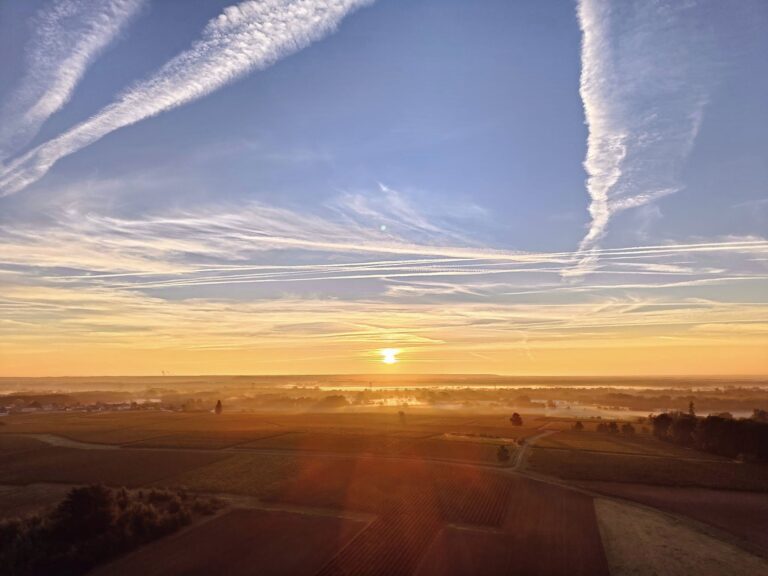 Lever de soleil avec belles couleurs
