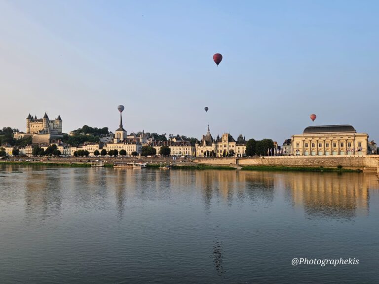 vol en montgolfiere au dessus de saumur et ses chateaux